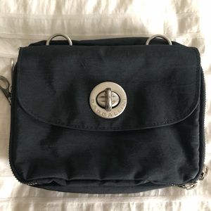 Baggallini Black small casual bag